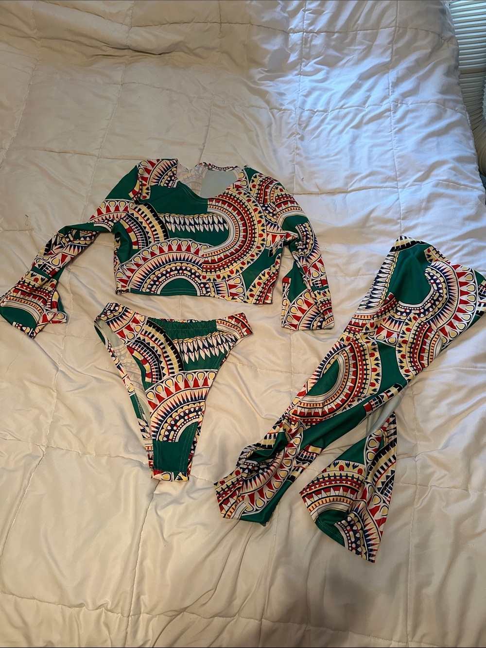FABULOUS 🔥Green eclectic print Swim 2 piece bikini with matching sarong